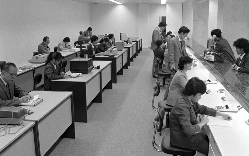 ϰ��ƽͬ־�쵼���ơ�1985�ꡪ2000�����ž�����ᷢչս�ԡ���ʾ¼