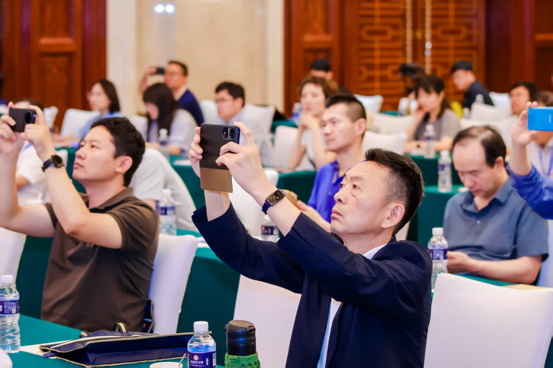 ����Ϊ�濪�¾֡����ڶ���ʯ��ʯ����ҵ���·�չ���ȫ���ع�