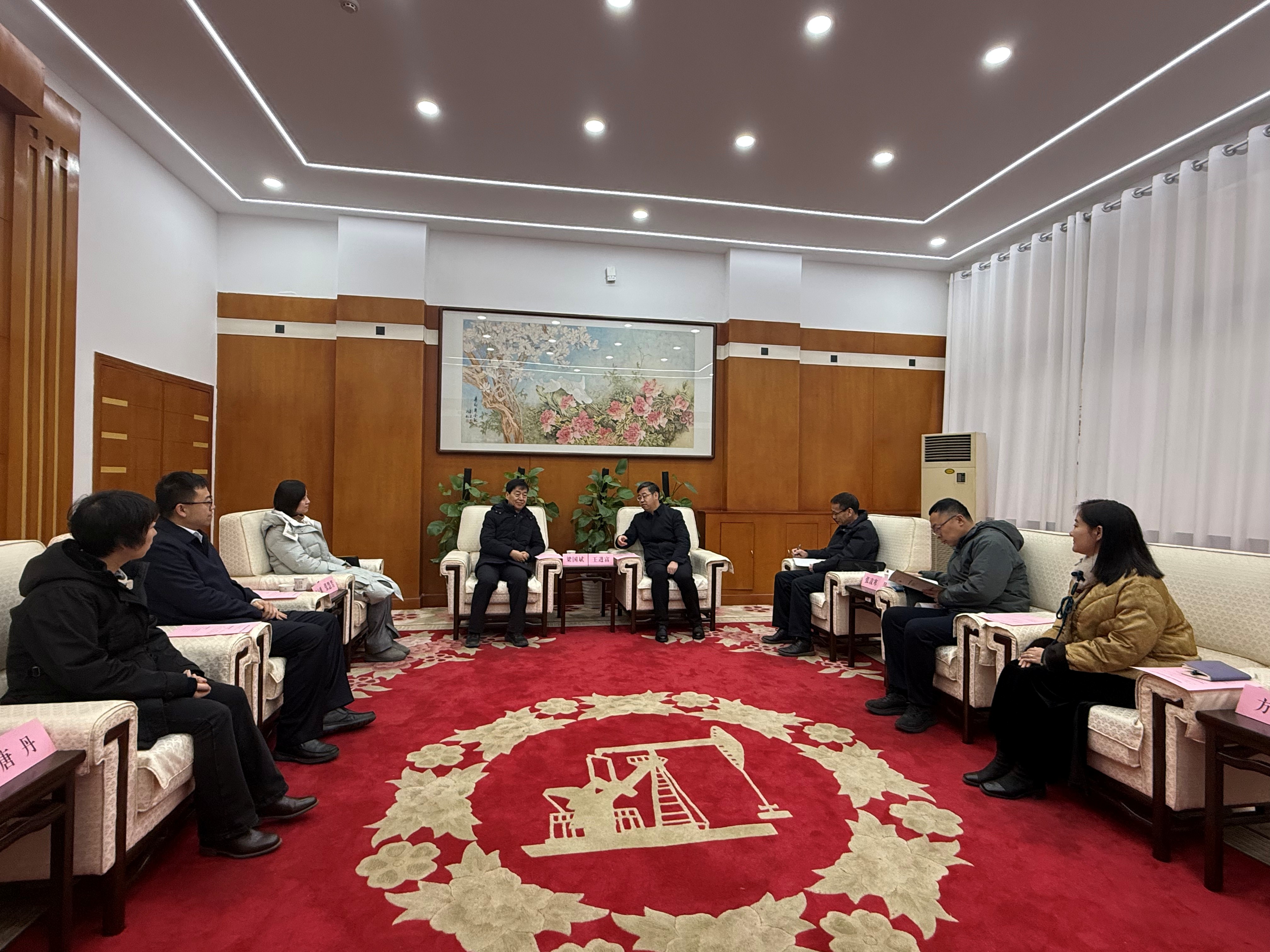 ʯ����Эרְ���᳤�����󸰸��ࡢ������չ�߷õ���