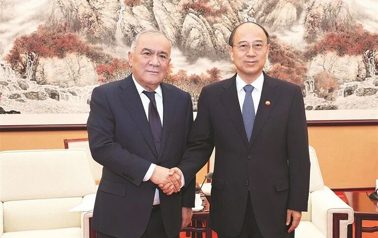 �й�ʯ�Ͷ��³�����������ڹ���������˾���»���ϯ